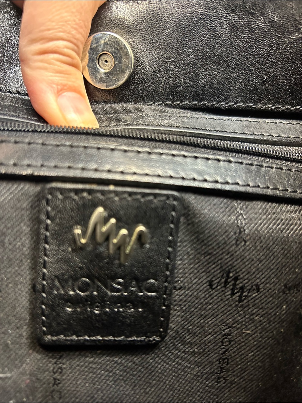 Vintage Monsac Classic Black Leather Rounded Top Shoulder Bag - Picture 11 of 11